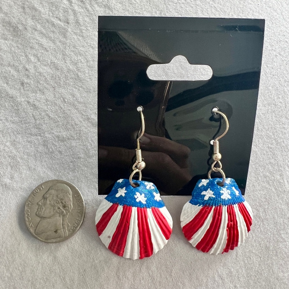 Hand painted shell earrings - Picture 2 of 2